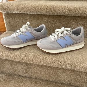 New Balance 327 Sneakers
